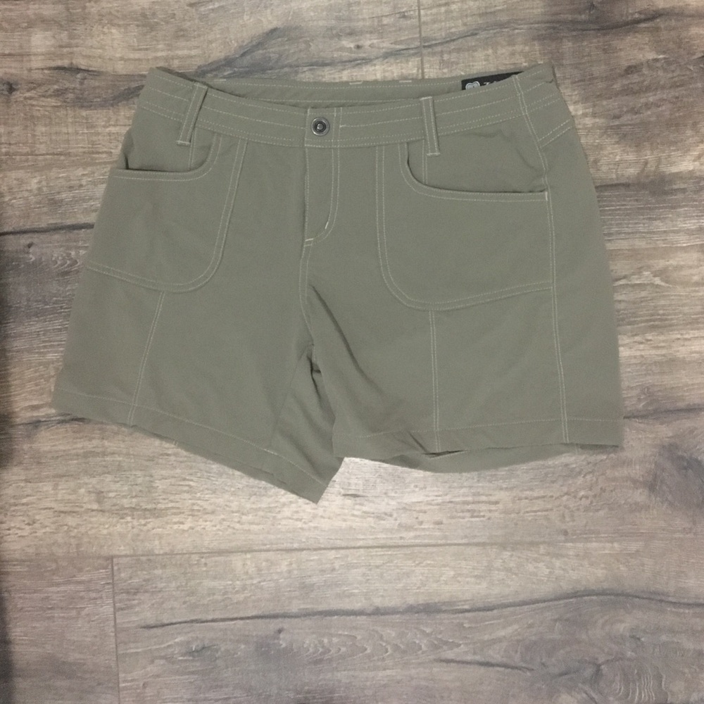 Army green hiking short